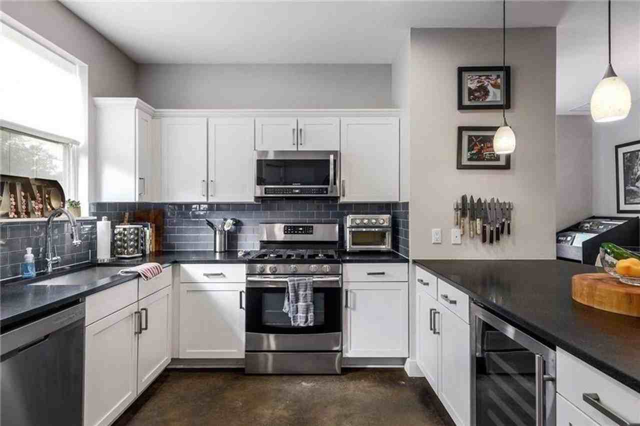 1110 Concordia Ave - Photo 7 of 29