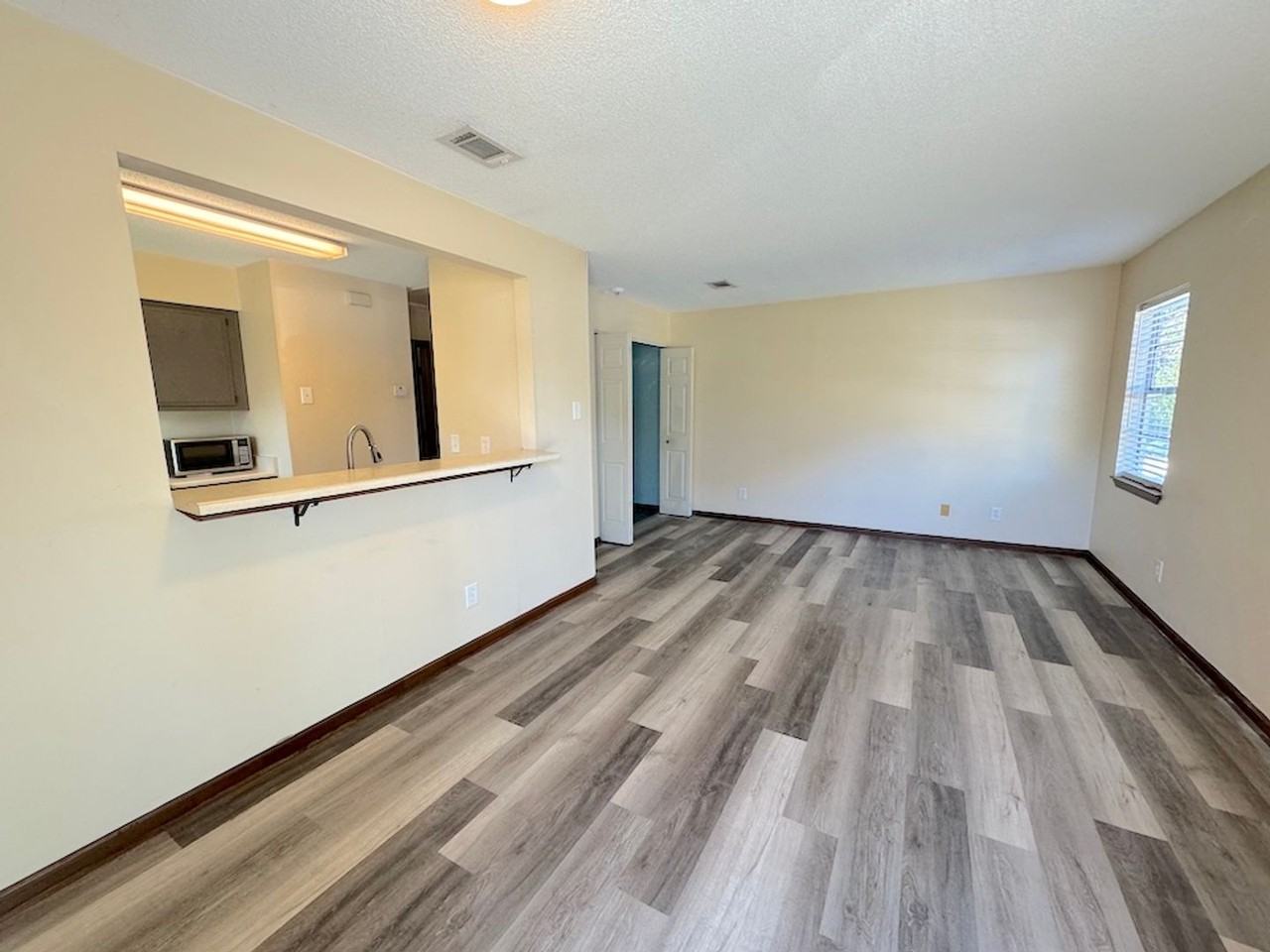 23 Kandlewood Dr - Photo 3 of 5