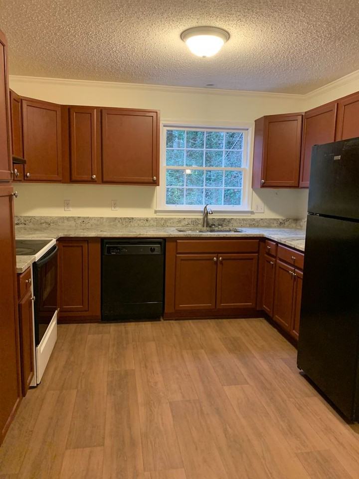 200 Rollingwood Dr - Photo 3 of 46