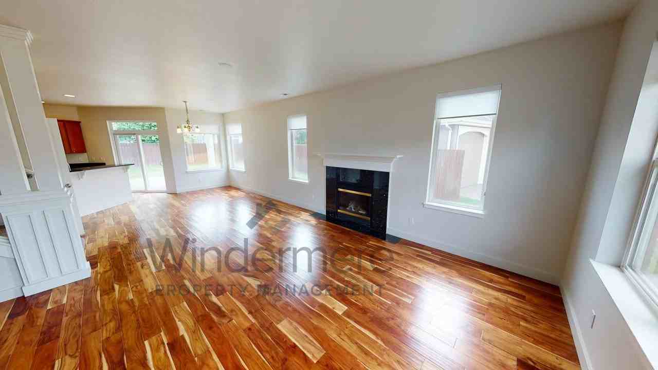 735 Se Quail Run - Photo 2 of 32