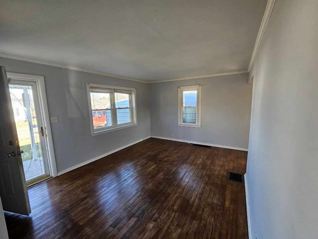 1007 Ridgelawn Ave - Photo 2 of 11