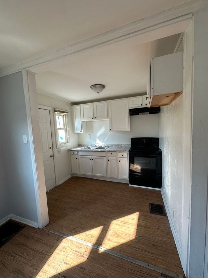 1007 Ridgelawn Ave - Photo 3 of 11