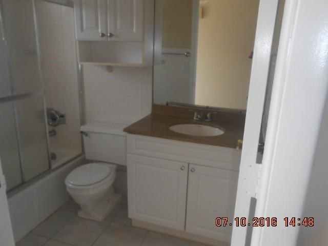 4710 Se 6th Ave #3 - Photo 4 of 5