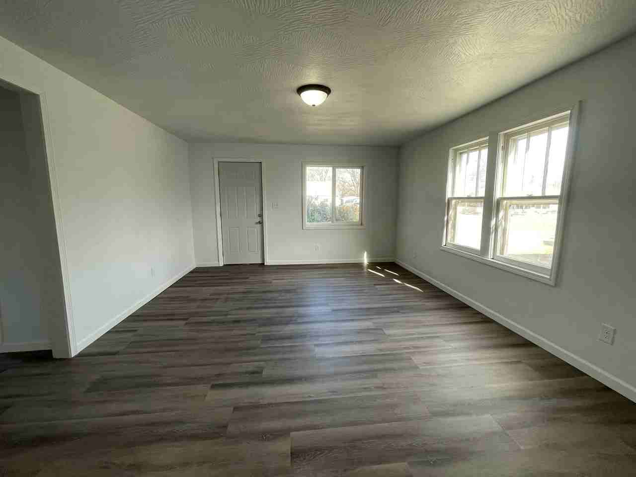 2218 W Olive St - Photo 2 of 10