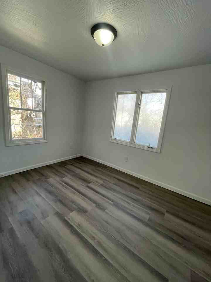 2218 W Olive St - Photo 4 of 10