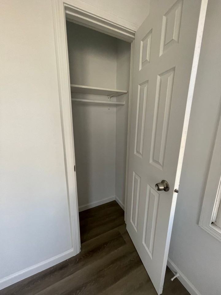 2218 W Olive St - Photo 5 of 10