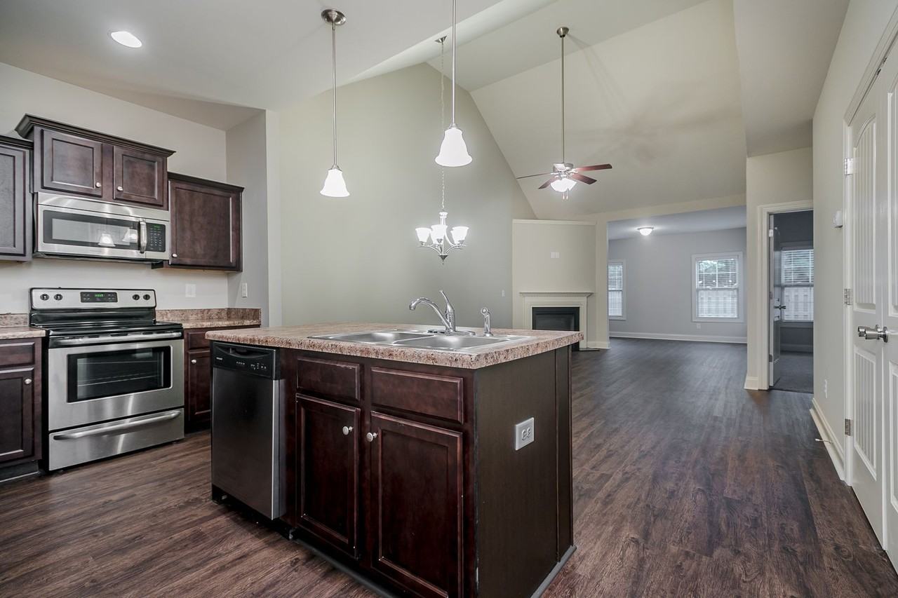 950 Erika Ln - Photo 7 of 25