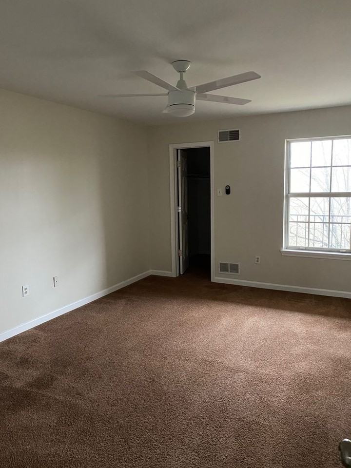 712 Christopher Dr - Photo 3 of 9