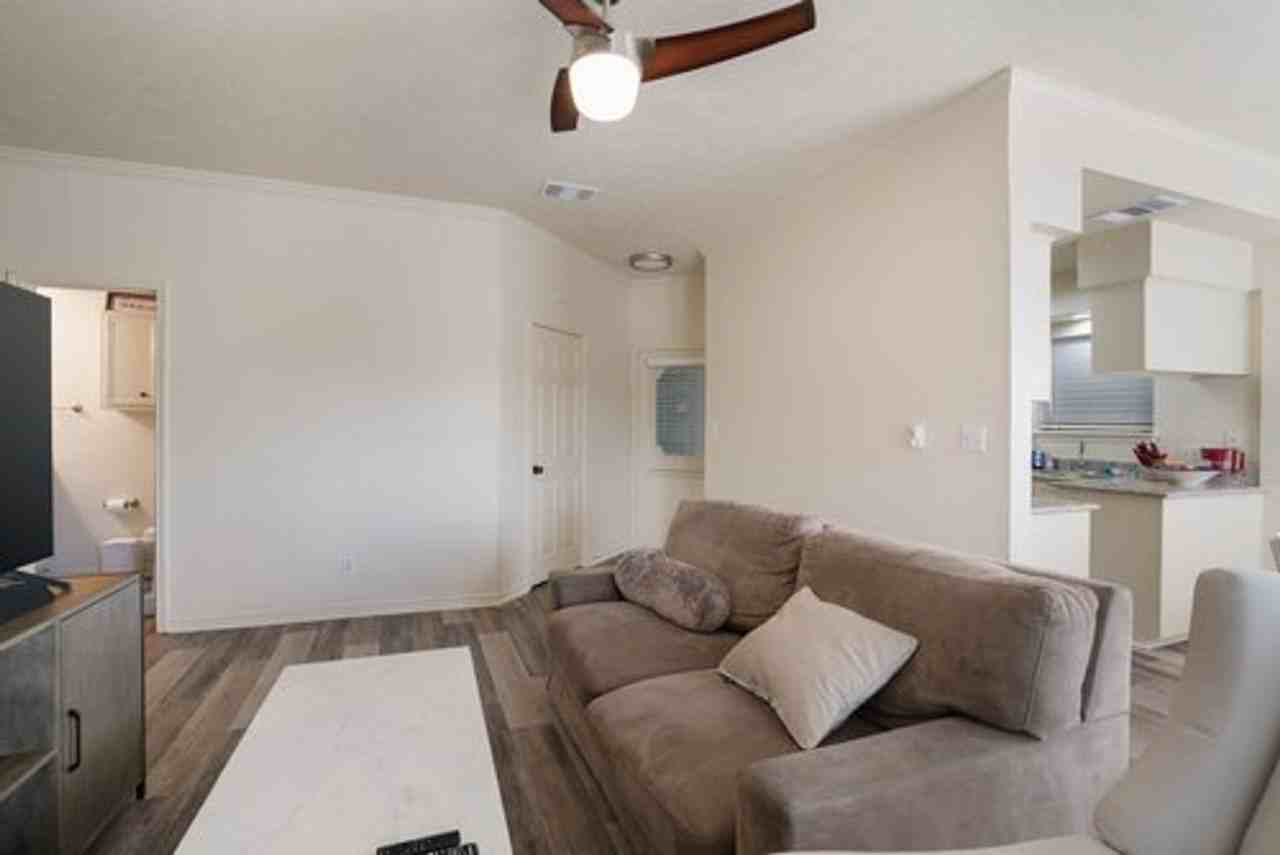 1005 N Lbj Dr - Photo 5 of 11