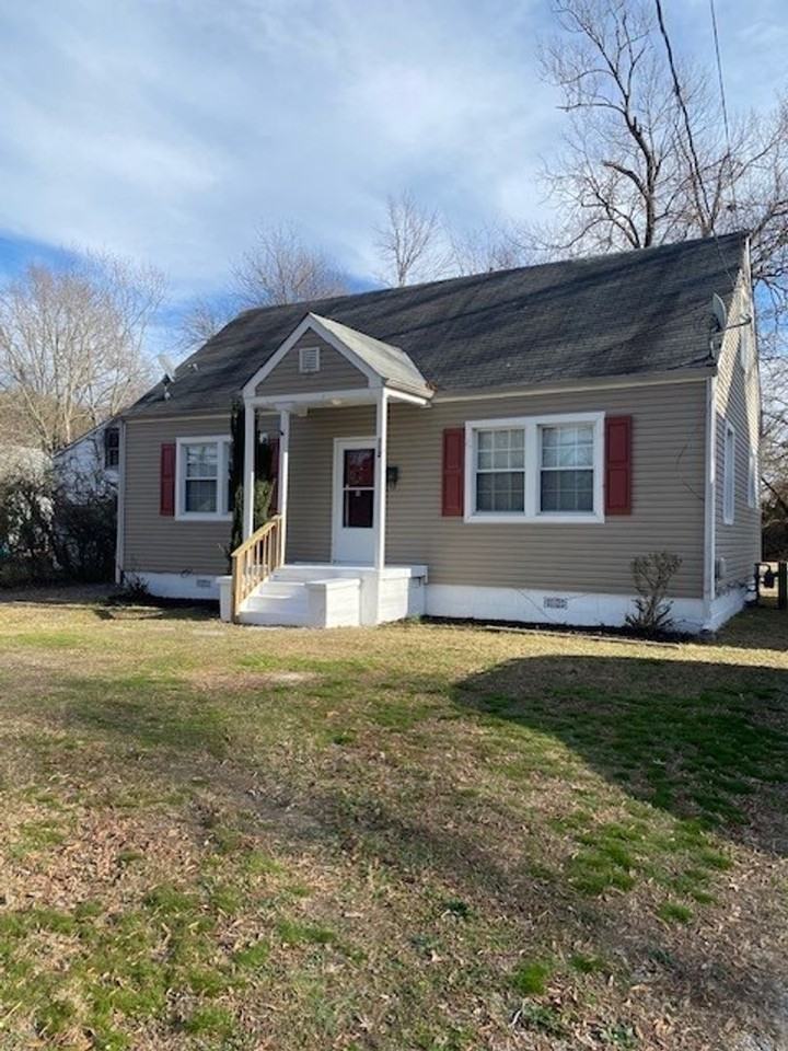 112 E South Blvd - Photo 2 of 11