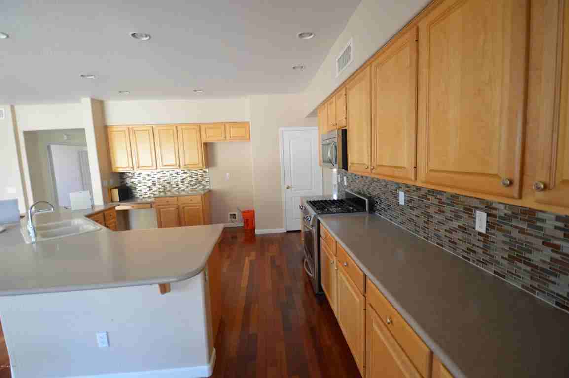 642 W Raven Dr - Photo 2 of 50