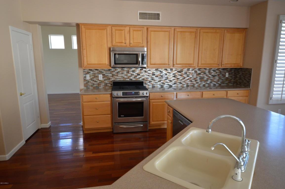 642 W Raven Dr - Photo 3 of 50