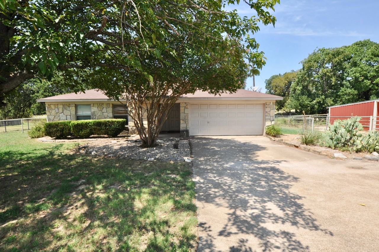 6212 Granbury Hwy - Photo 2 of 17