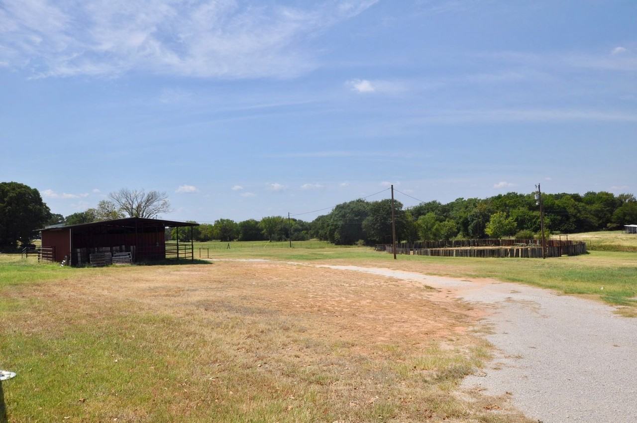 6212 Granbury Hwy - Photo 3 of 17