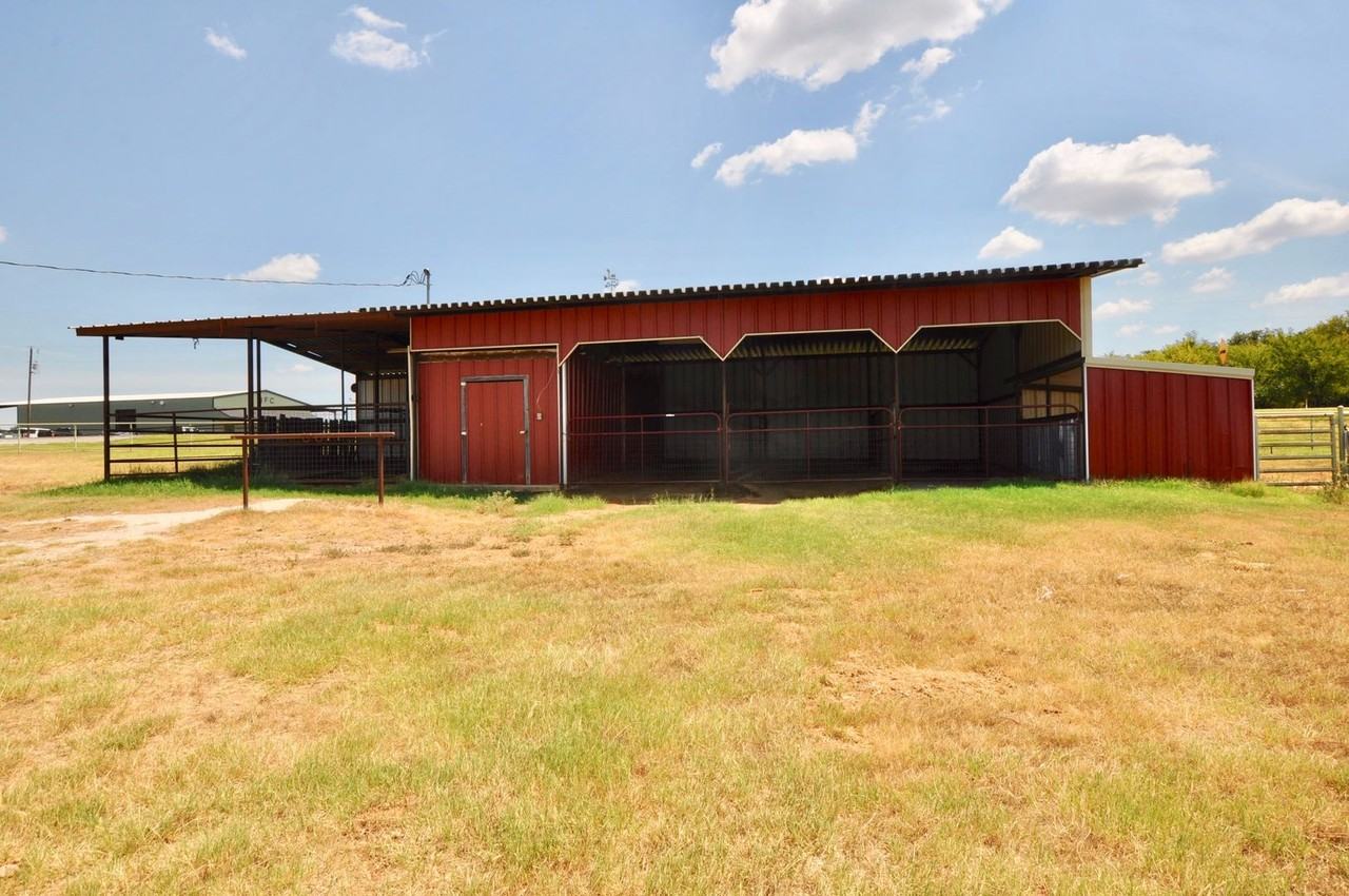 6212 Granbury Hwy - Photo 4 of 17