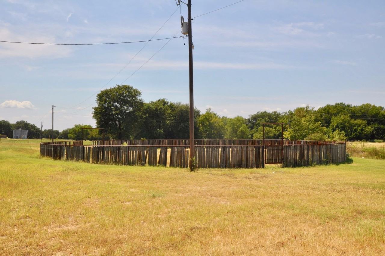 6212 Granbury Hwy - Photo 5 of 17
