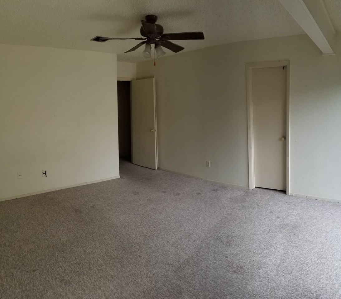 36 Larkspur Ln - Photo 2 of 10