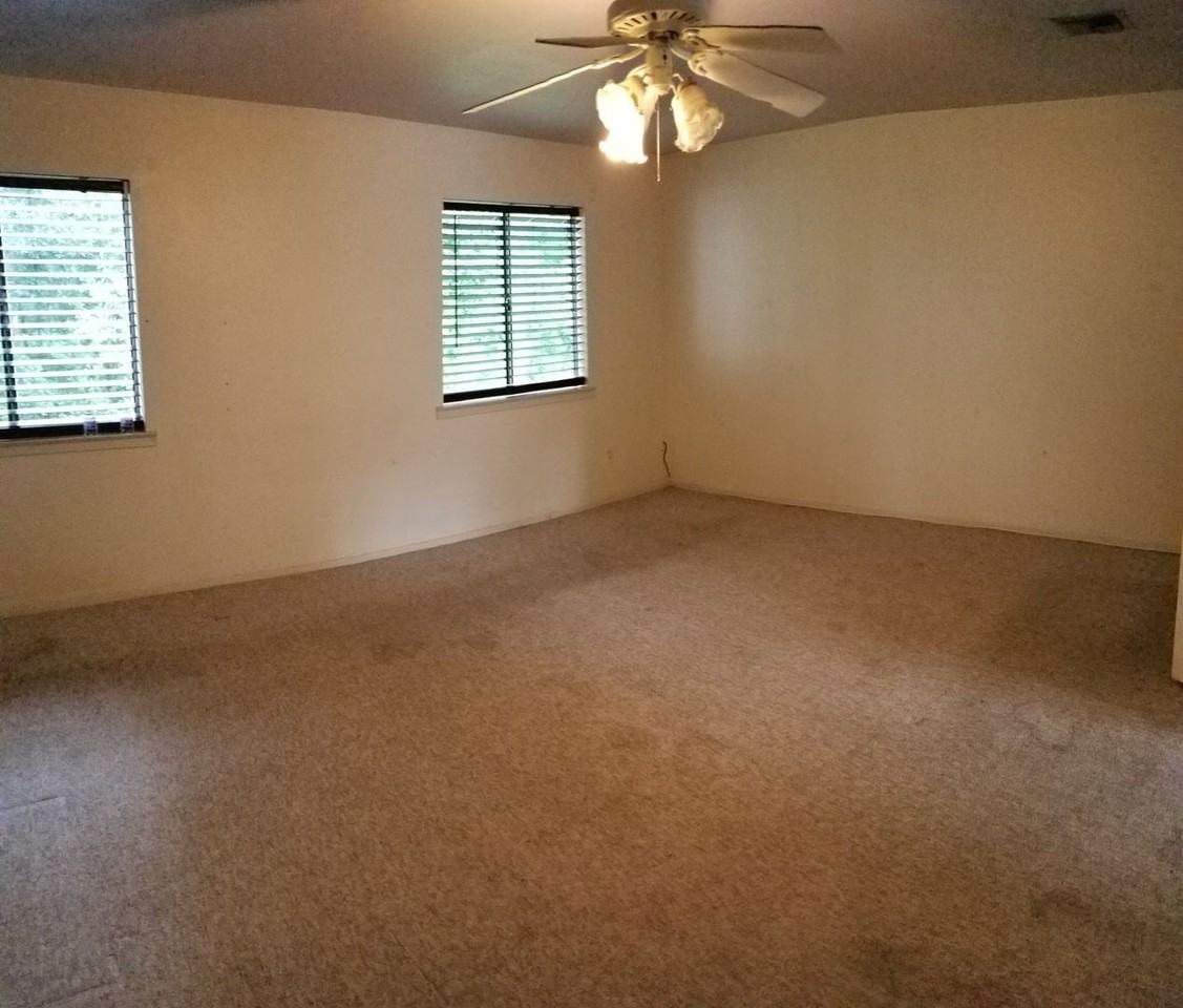 36 Larkspur Ln - Photo 4 of 10