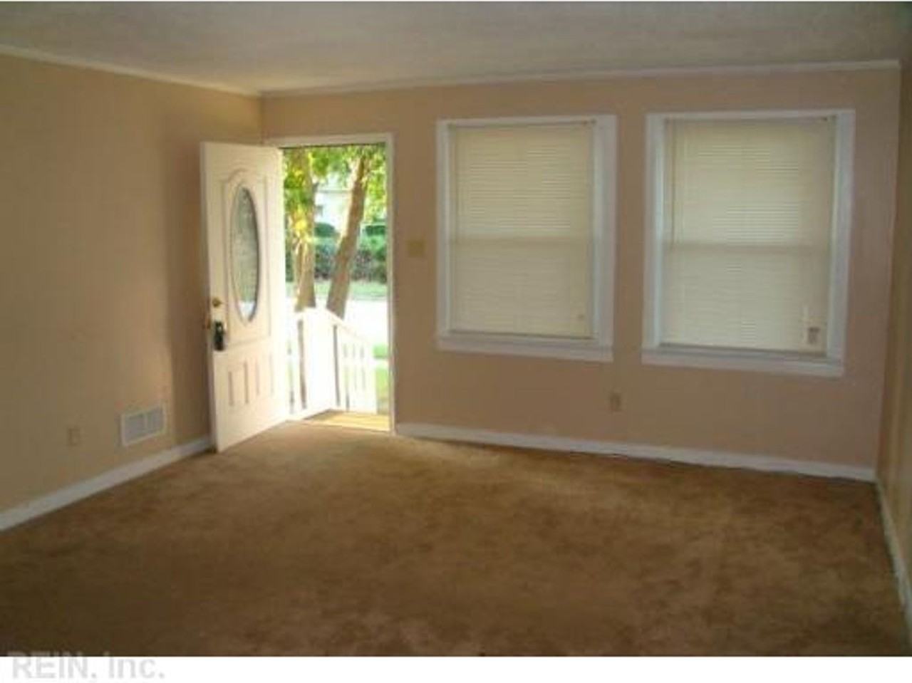 1903 N Lakeland Dr - Photo 2 of 8