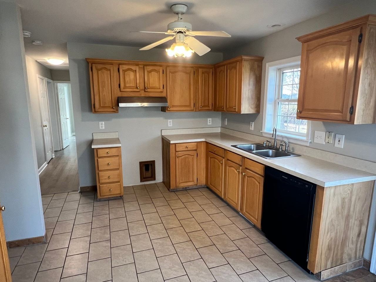 1712 Pershing Ave - Photo 3 of 16