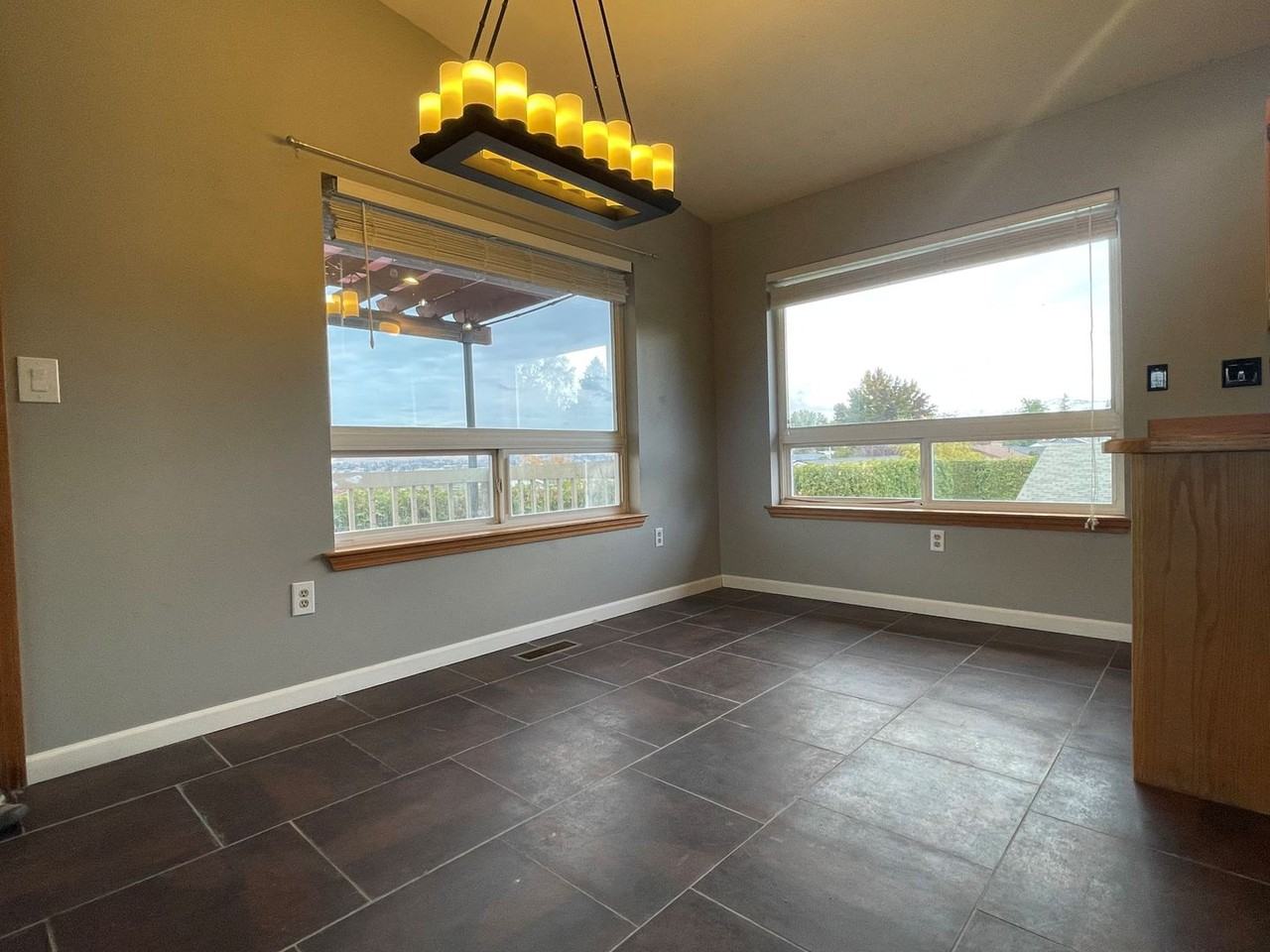 1138 N Baker Ave - Photo 4 of 12