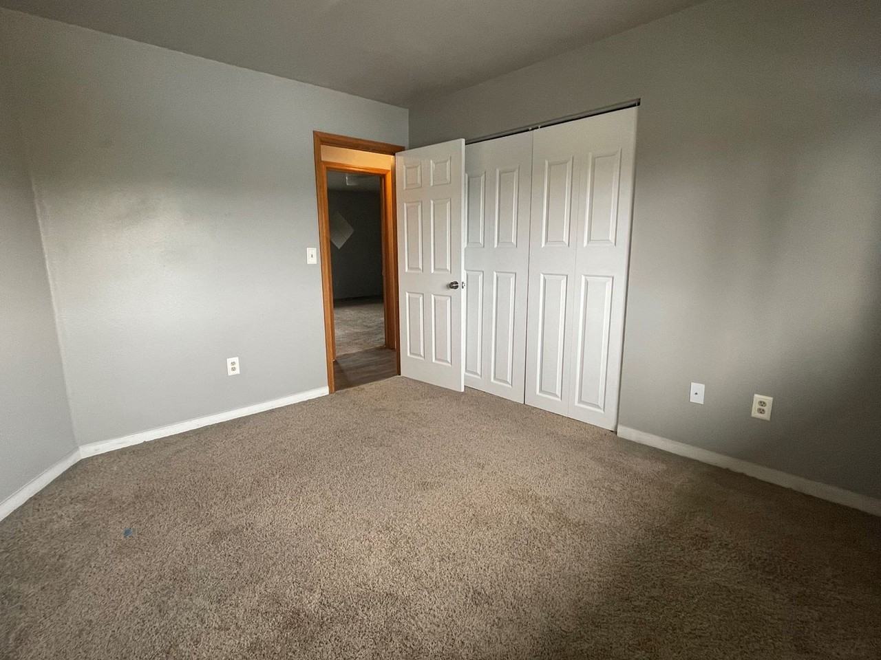 1138 N Baker Ave - Photo 5 of 12