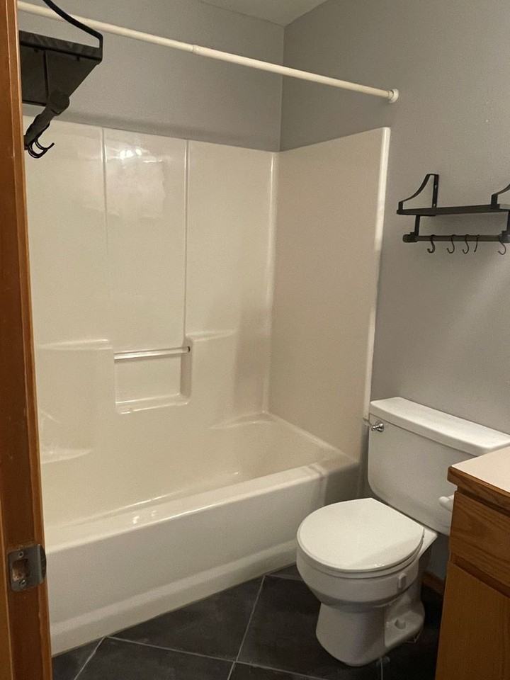 1138 N Baker Ave - Photo 7 of 12