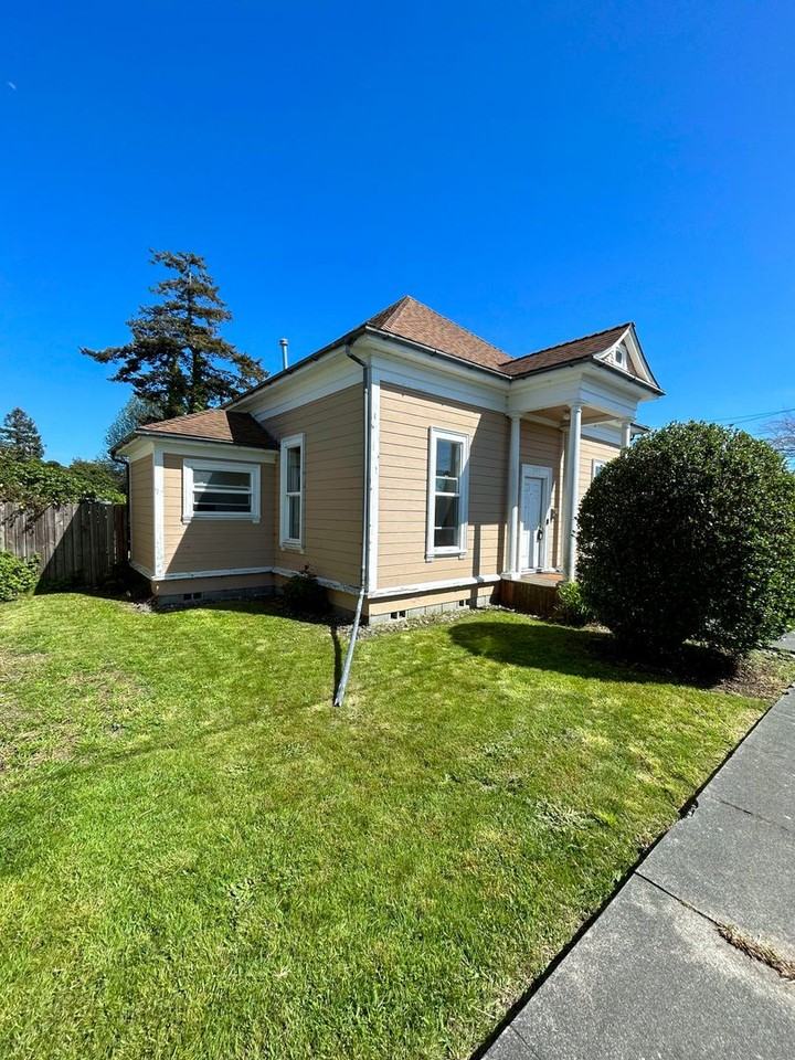 507 15th St - Photo 2 of 15