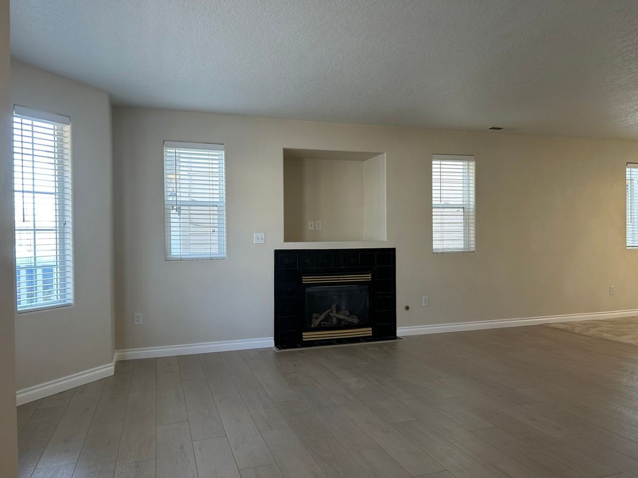 2637 Dornoch Pl - Photo 5 of 30