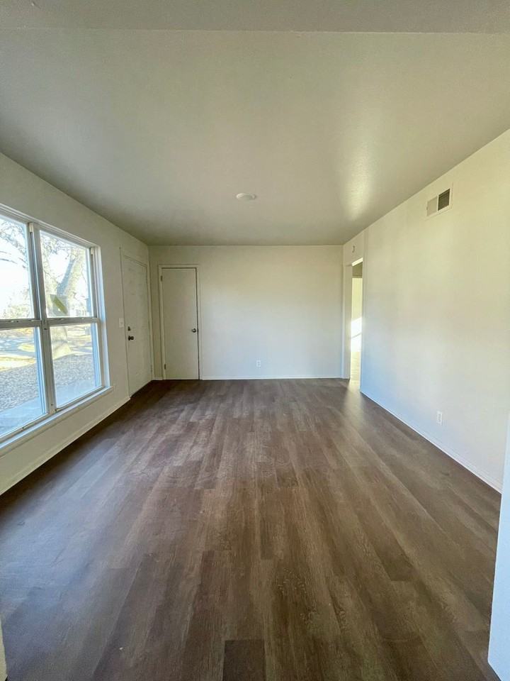 3514 E Woodrow Pl - Photo 2 of 9