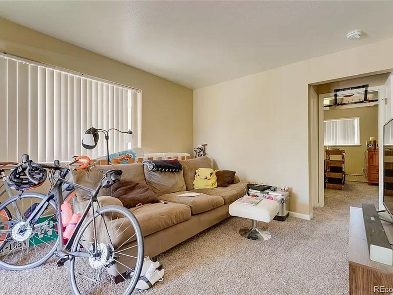 244 Laurel St - Photo 2 of 9