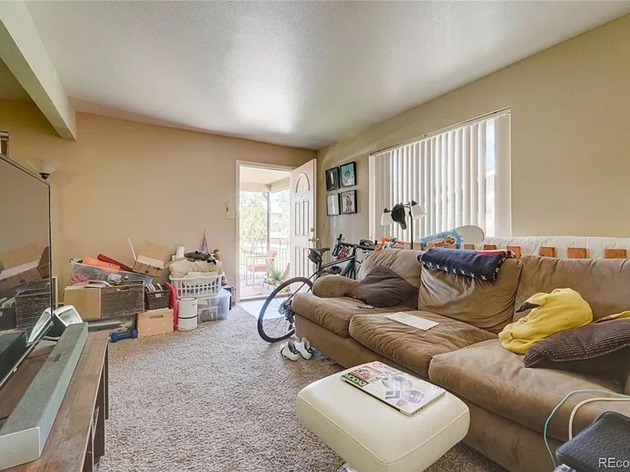 244 Laurel St - Photo 3 of 9