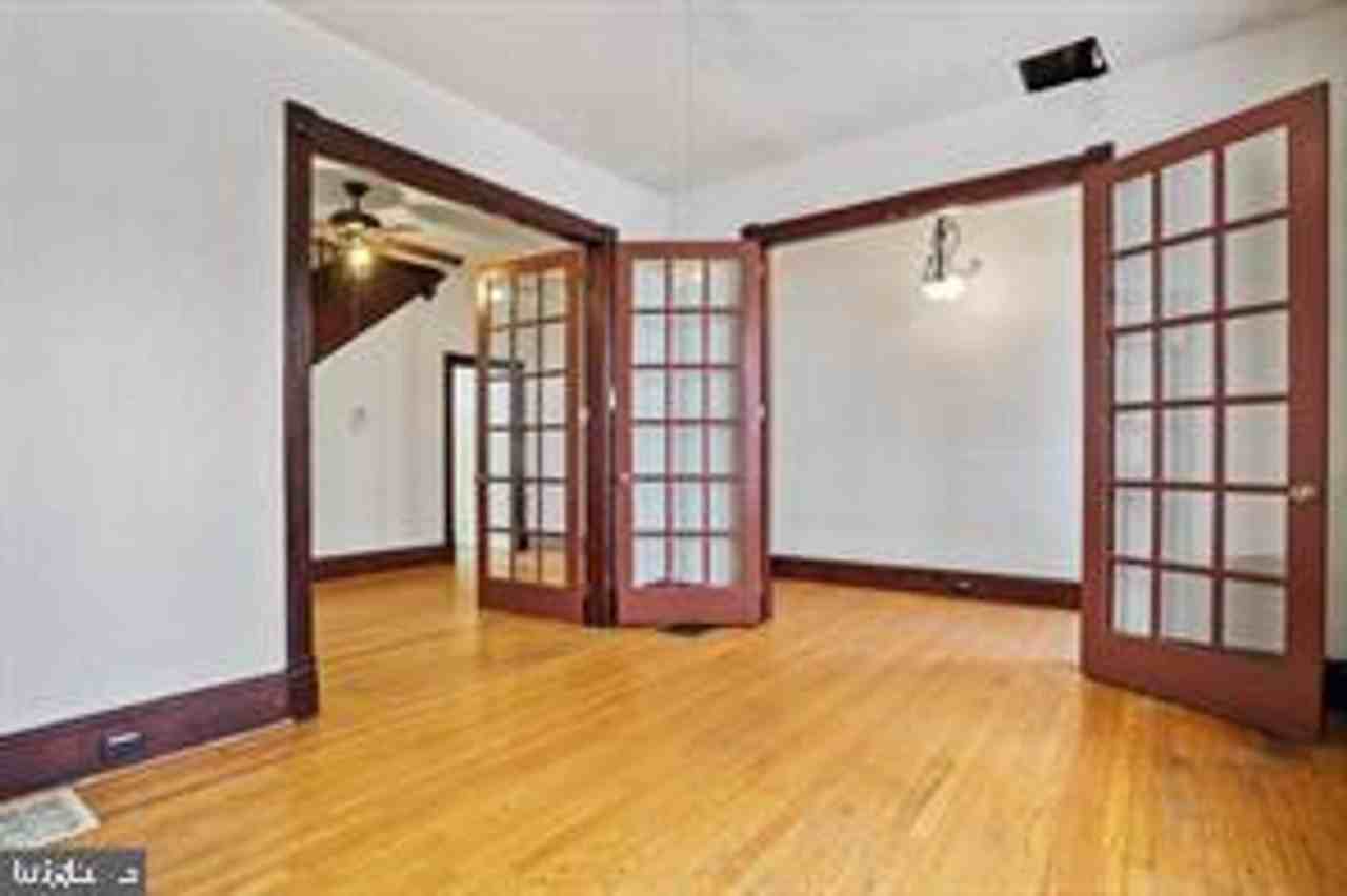 210 N Locust St - Photo 5 of 20