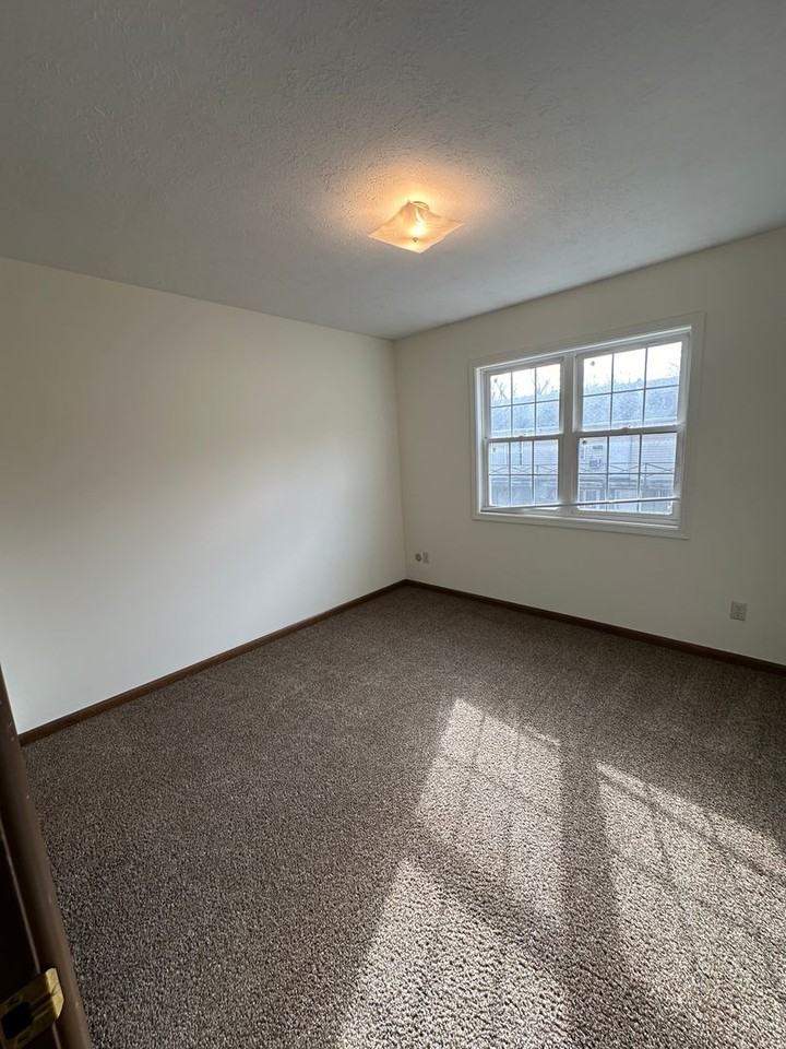 83 31st St Nw - Photo 3 of 7