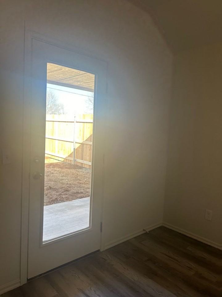 1311 Sw Oklahoma Ave #A - Photo 3 of 12