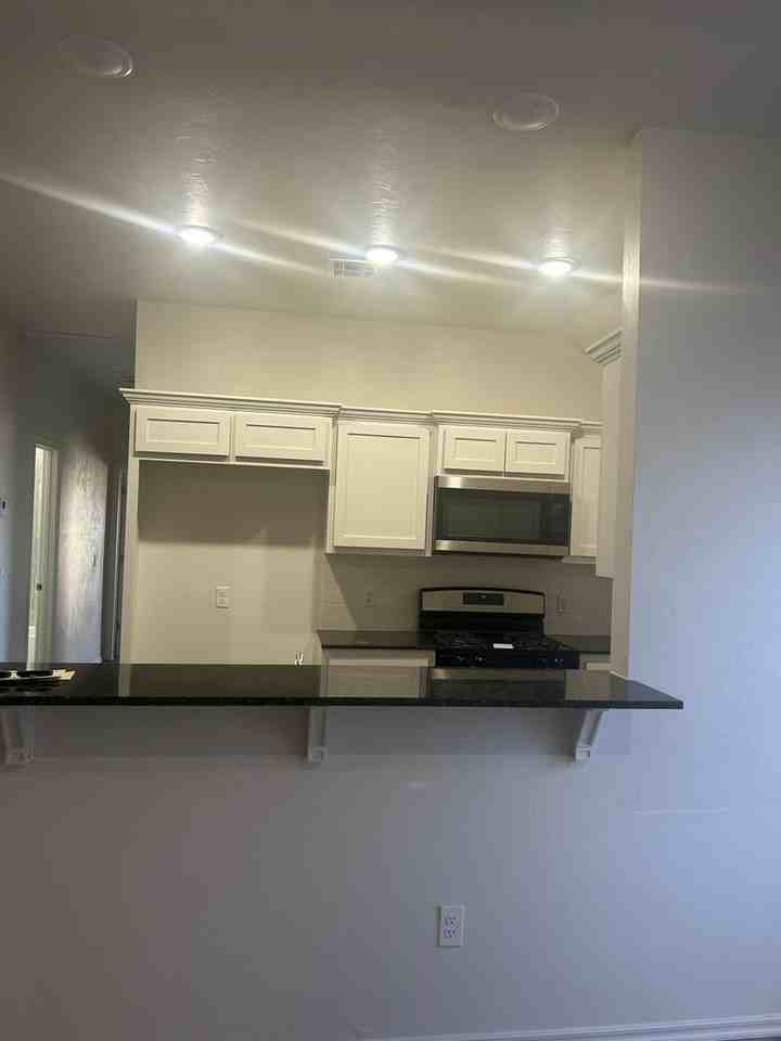 1311 Sw Oklahoma Ave #A - Photo 4 of 12