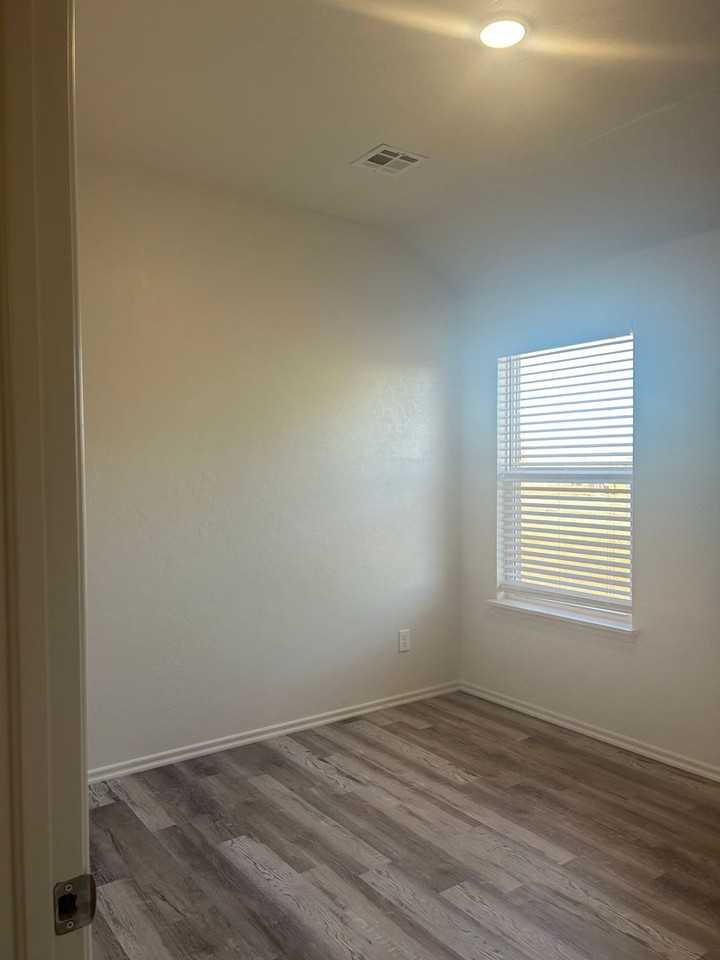 1311 Sw Oklahoma Ave #A - Photo 7 of 12