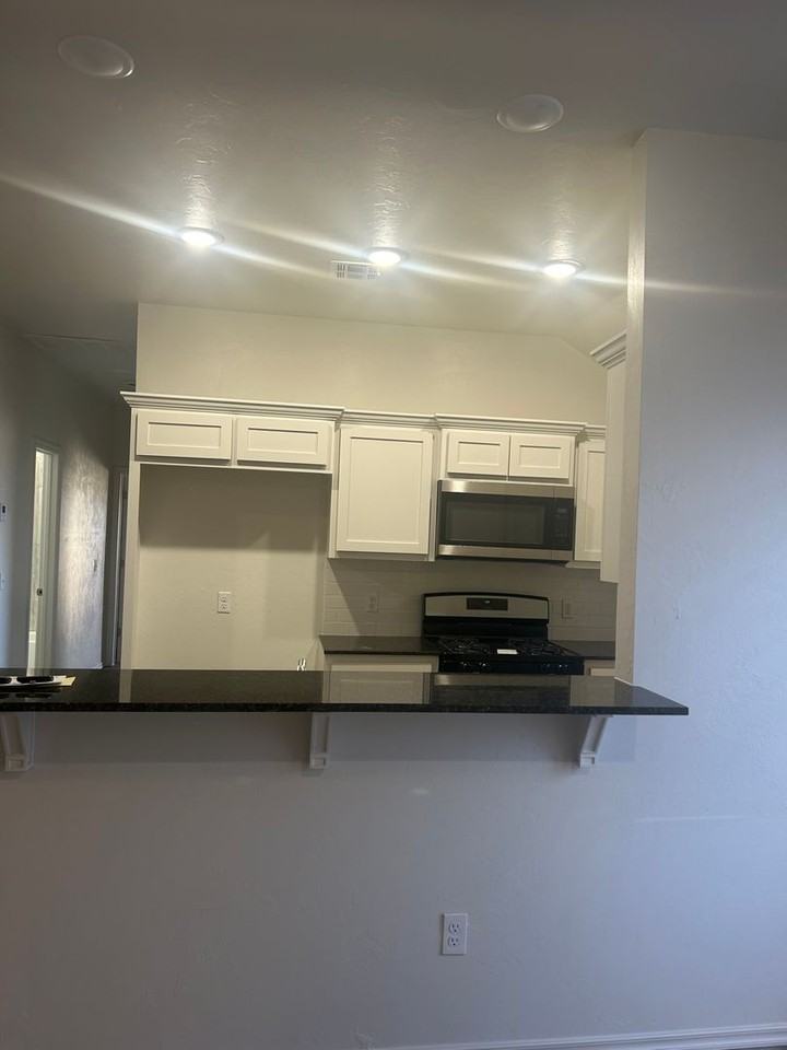 1311 Sw Oklahoma Ave #B - Photo 3 of 12