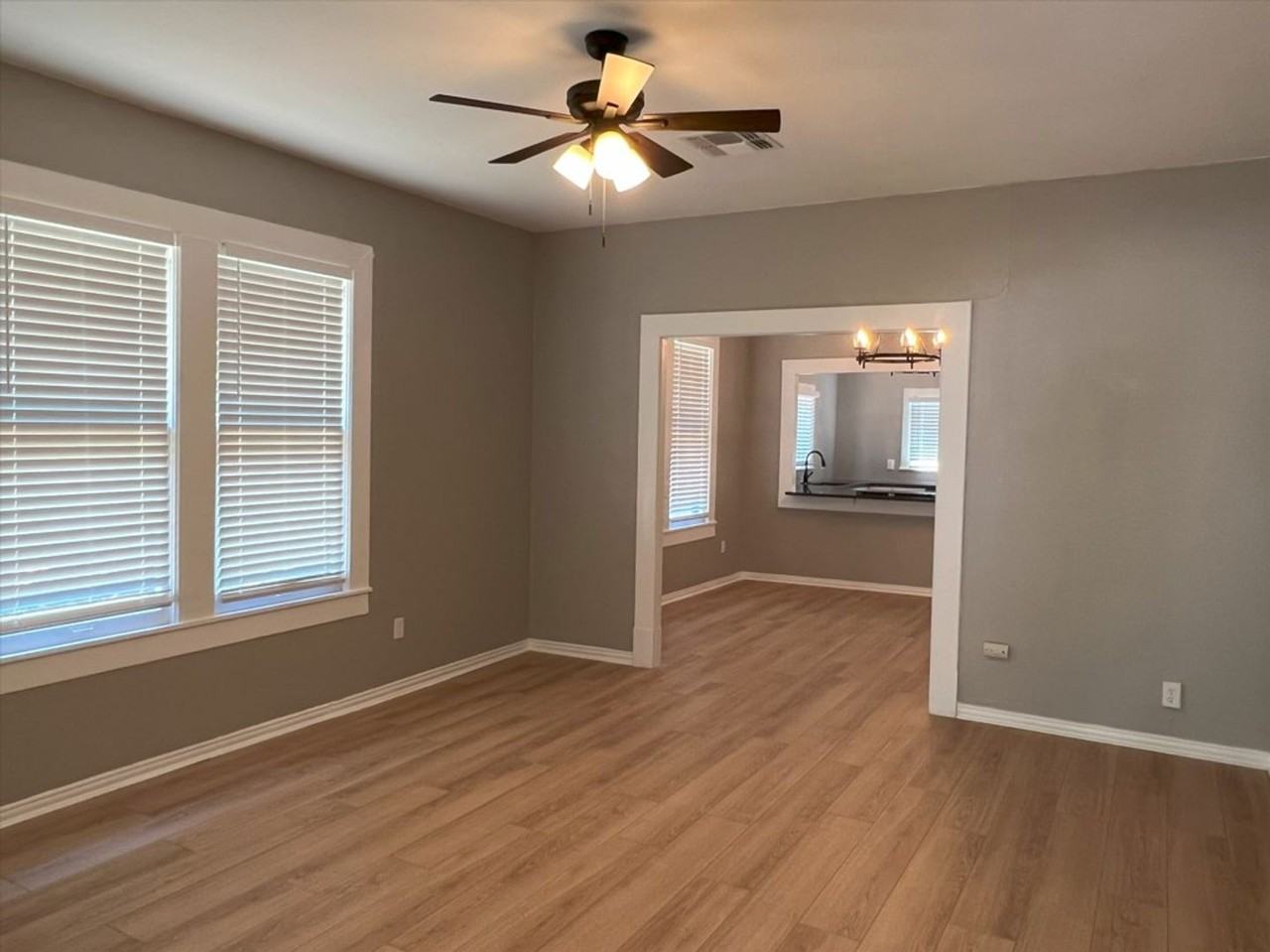733 N Wall St - Photo 3 of 18