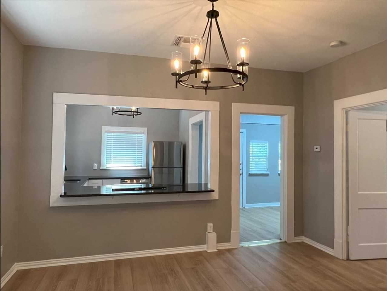 733 N Wall St - Photo 4 of 18