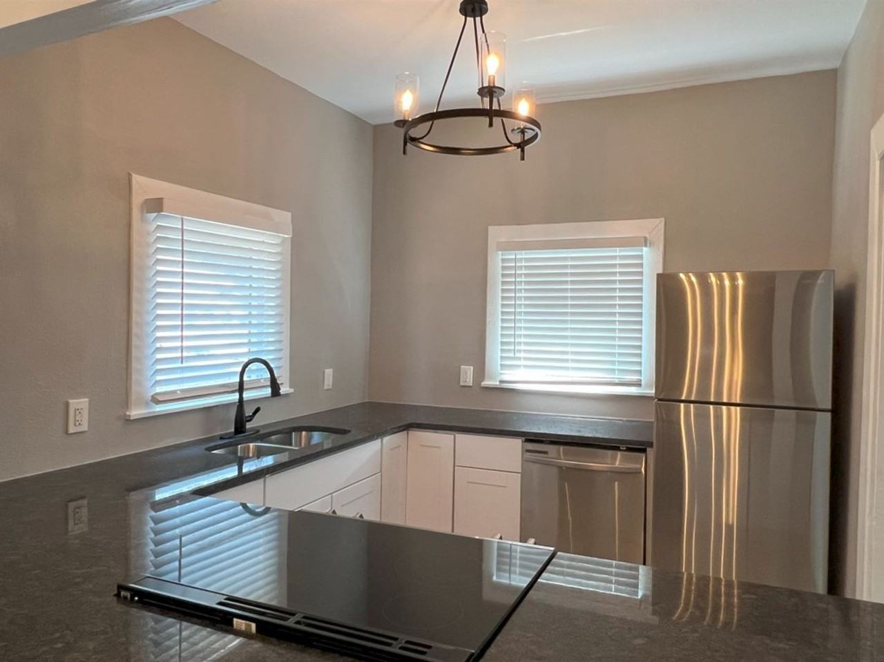 733 N Wall St - Photo 6 of 18