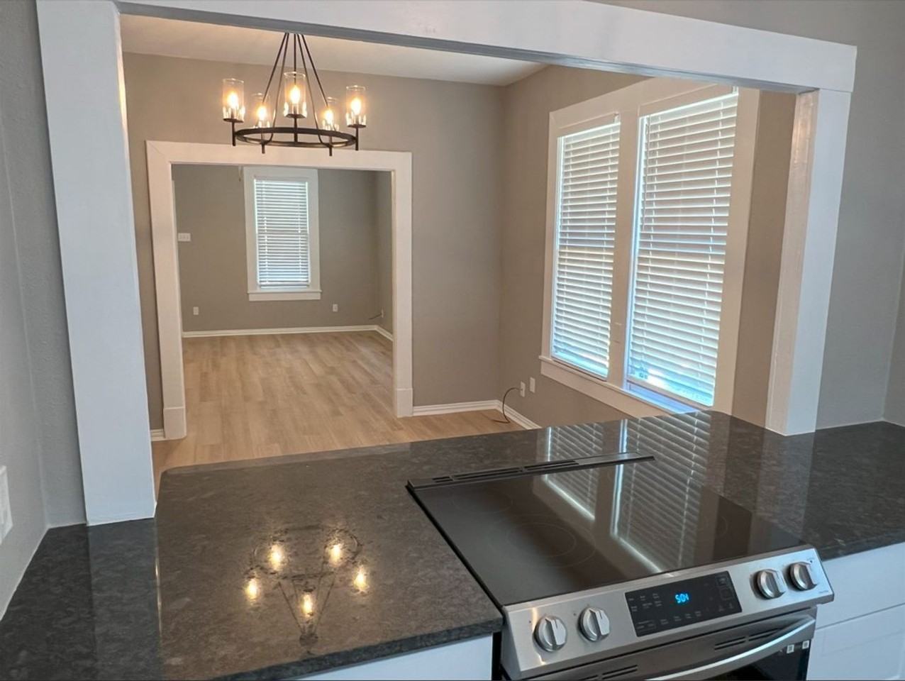 733 N Wall St - Photo 7 of 18