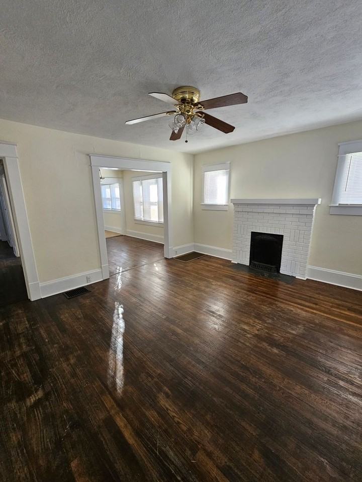 1012 Holton Pl - Photo 2 of 12