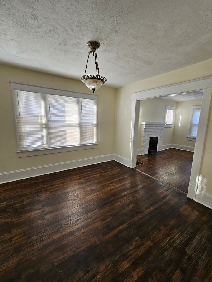 1012 Holton Pl - Photo 3 of 12