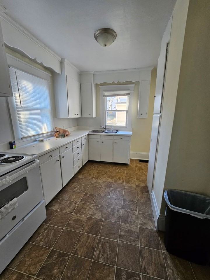 1012 Holton Pl - Photo 4 of 12