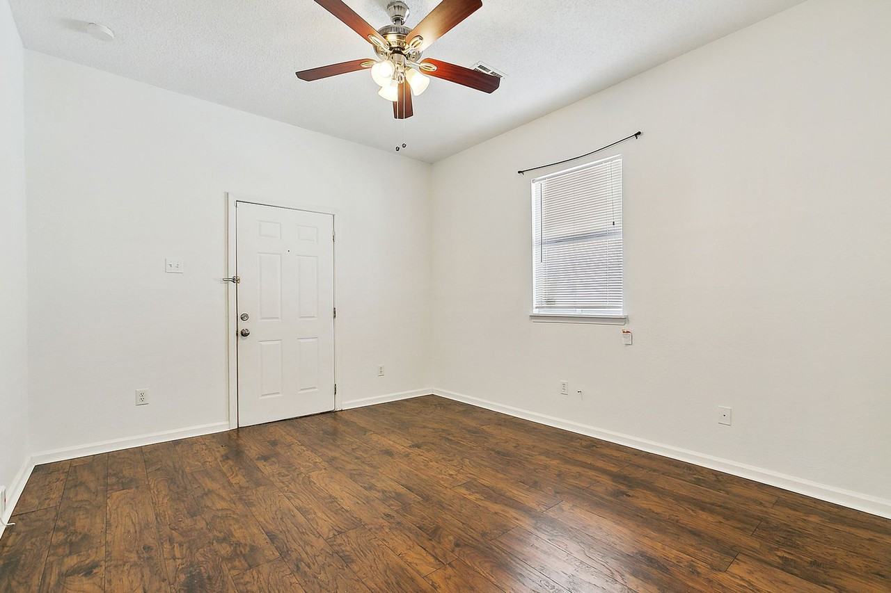 1216 Elizardi Blvd - Photo 3 of 11