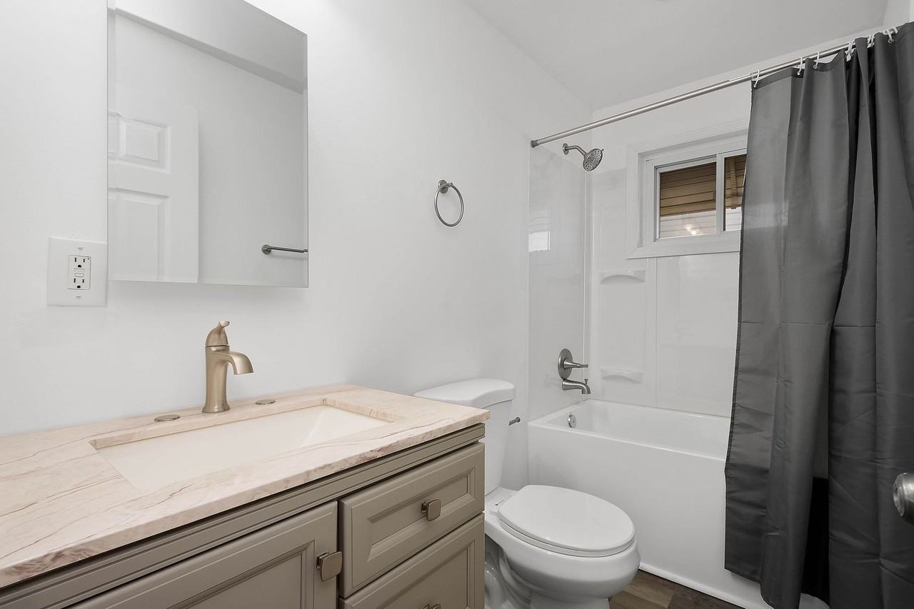 701 Monterey St - Photo 2 of 27