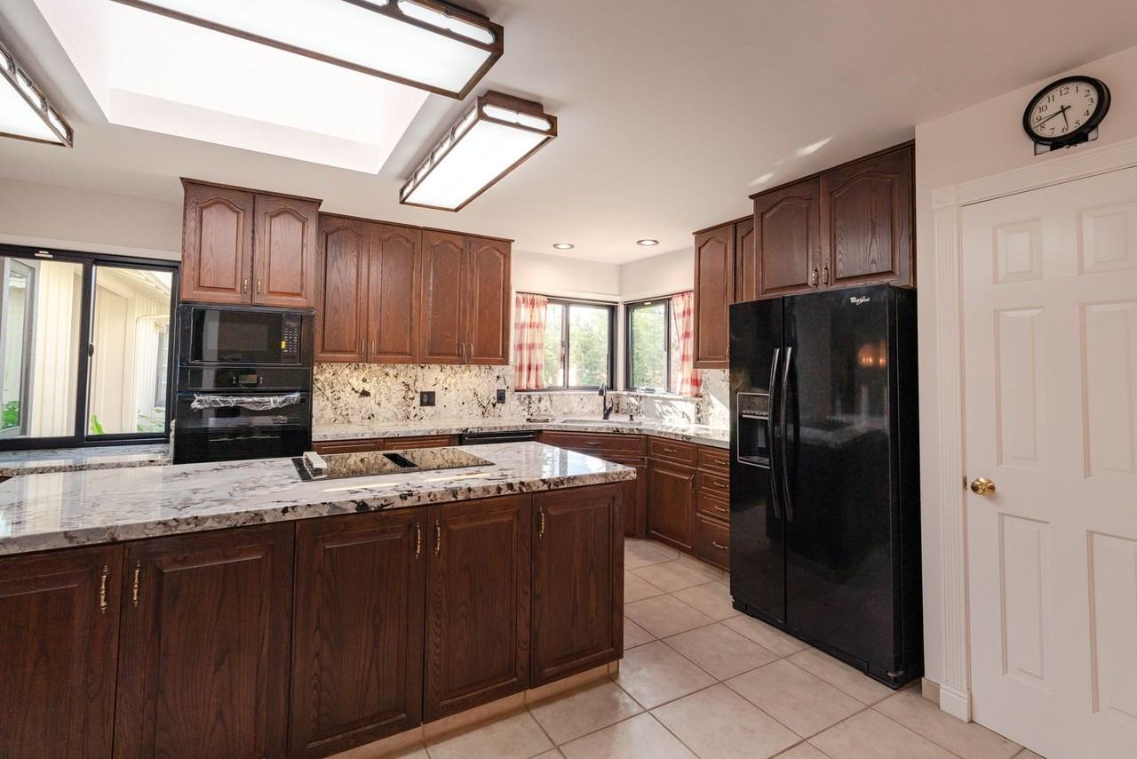 15305 Elm Park - Photo 3 of 40