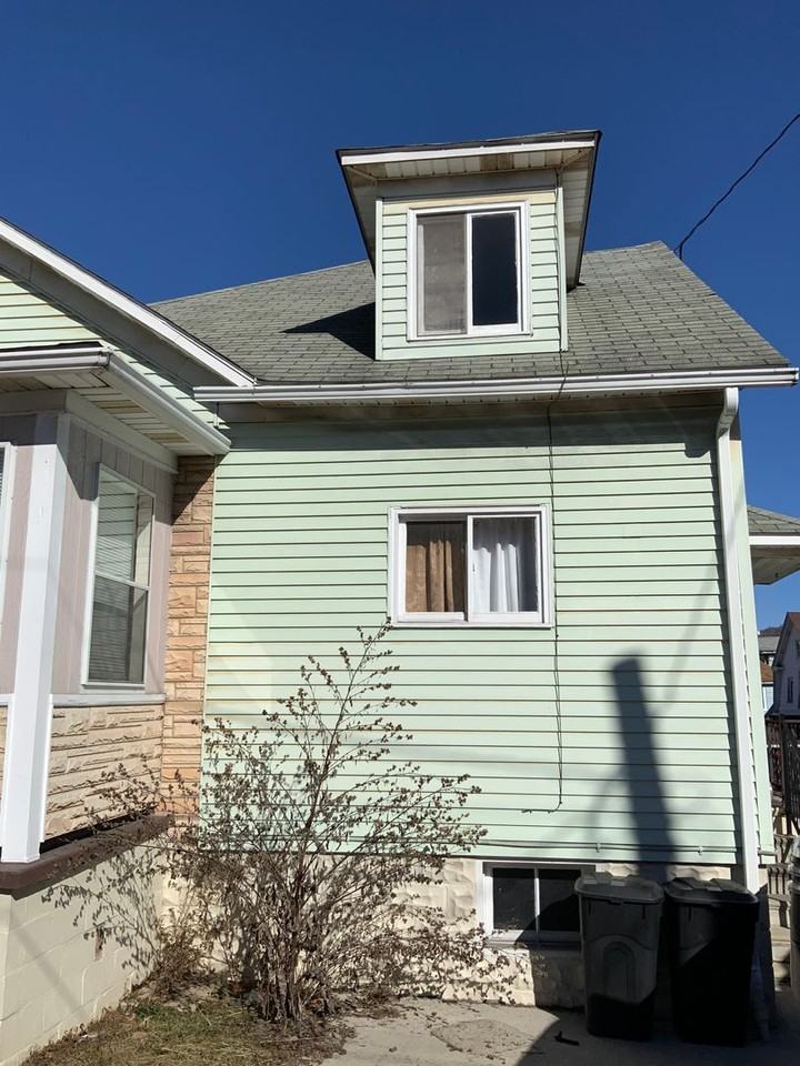 454 Strayer St - Photo 2 of 24