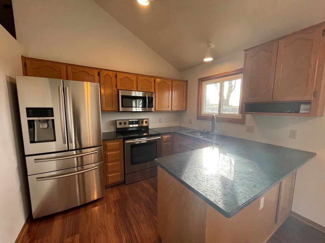 406 Fort Street - Photo 3 of 20